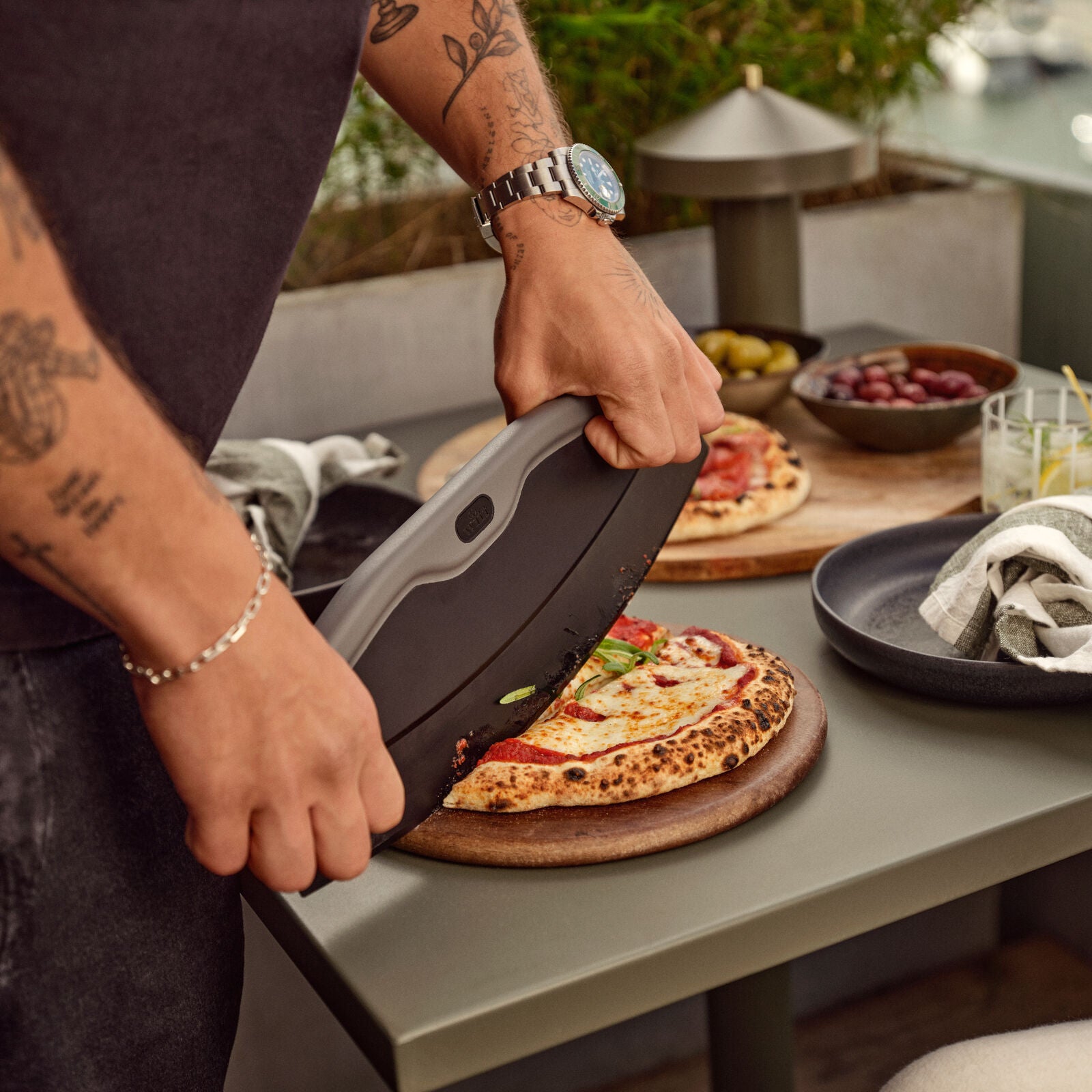 Witt Pizza Rocker Cutter Black