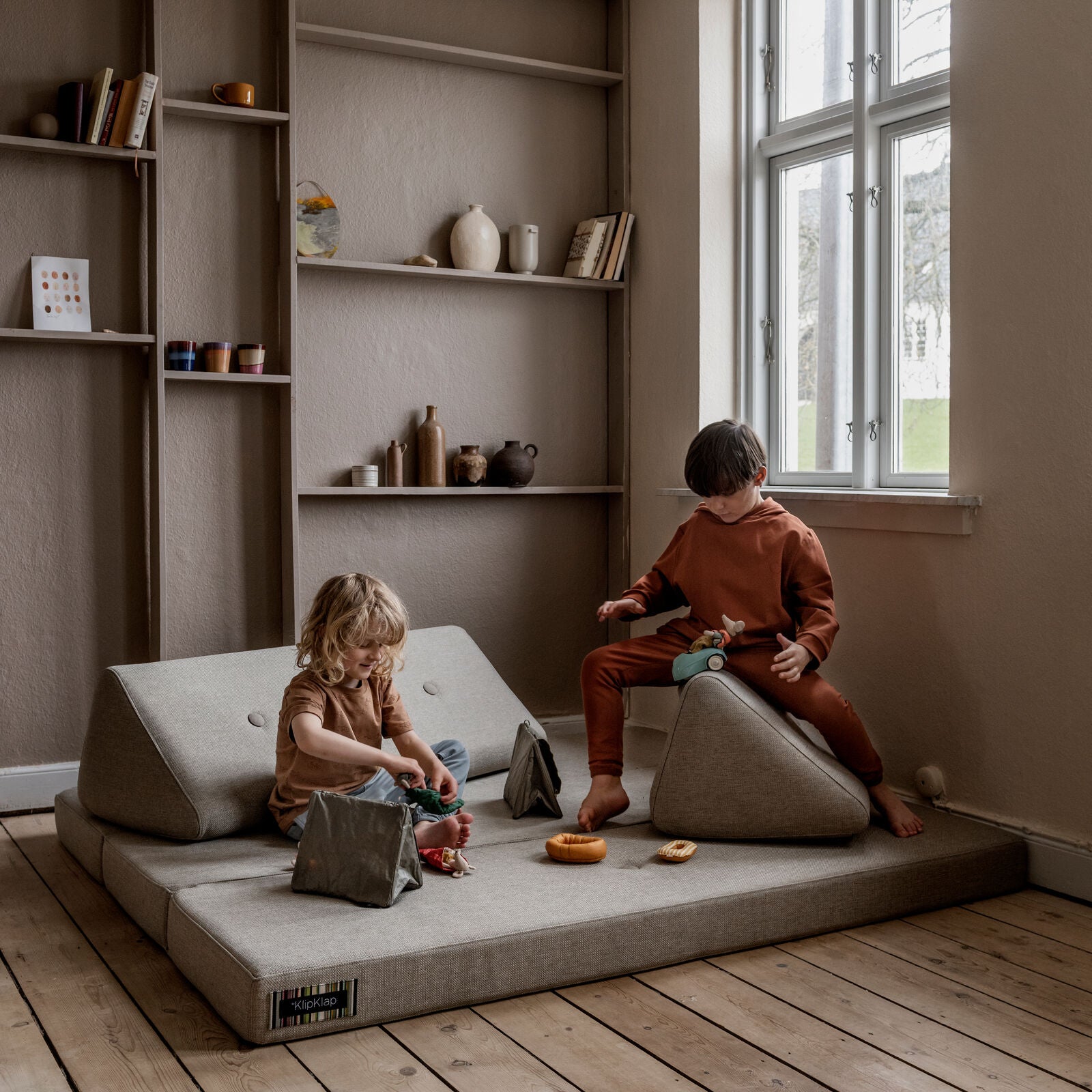 Foldable Mattress That Transforms From Play to Guest Bed