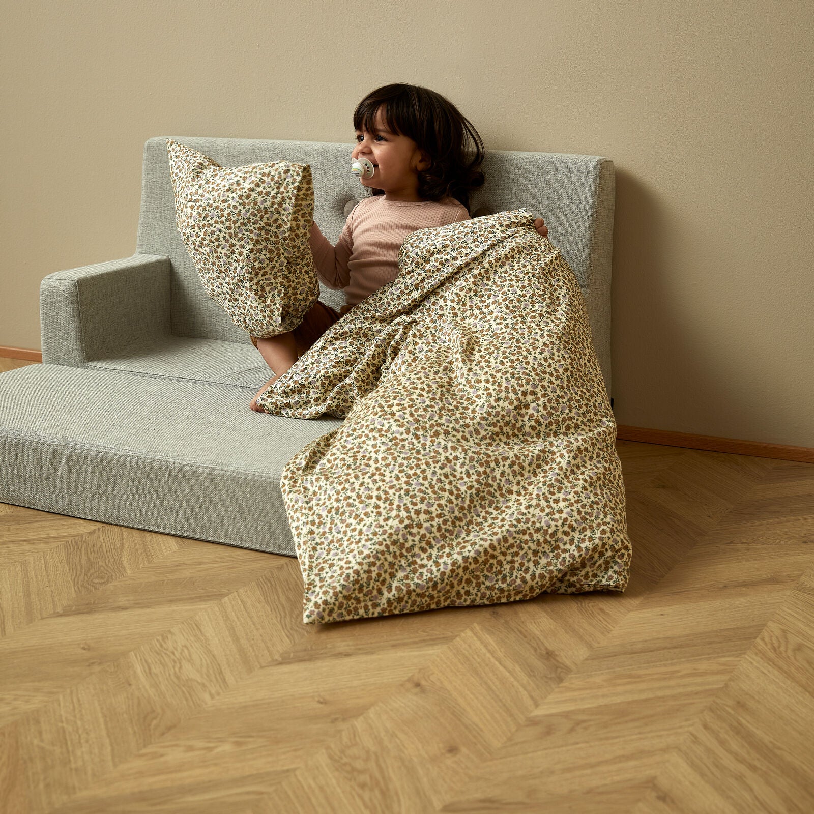 by KlipKlap Kinder Sofa Beige